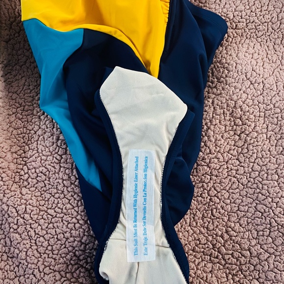 Swimsuit - Picture 3 of 4